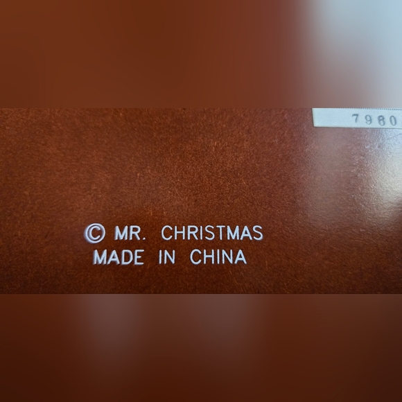 Mr Christmas vintage paper roll music box player 10"x6"x8" plays several songs - Picture 5 of 11